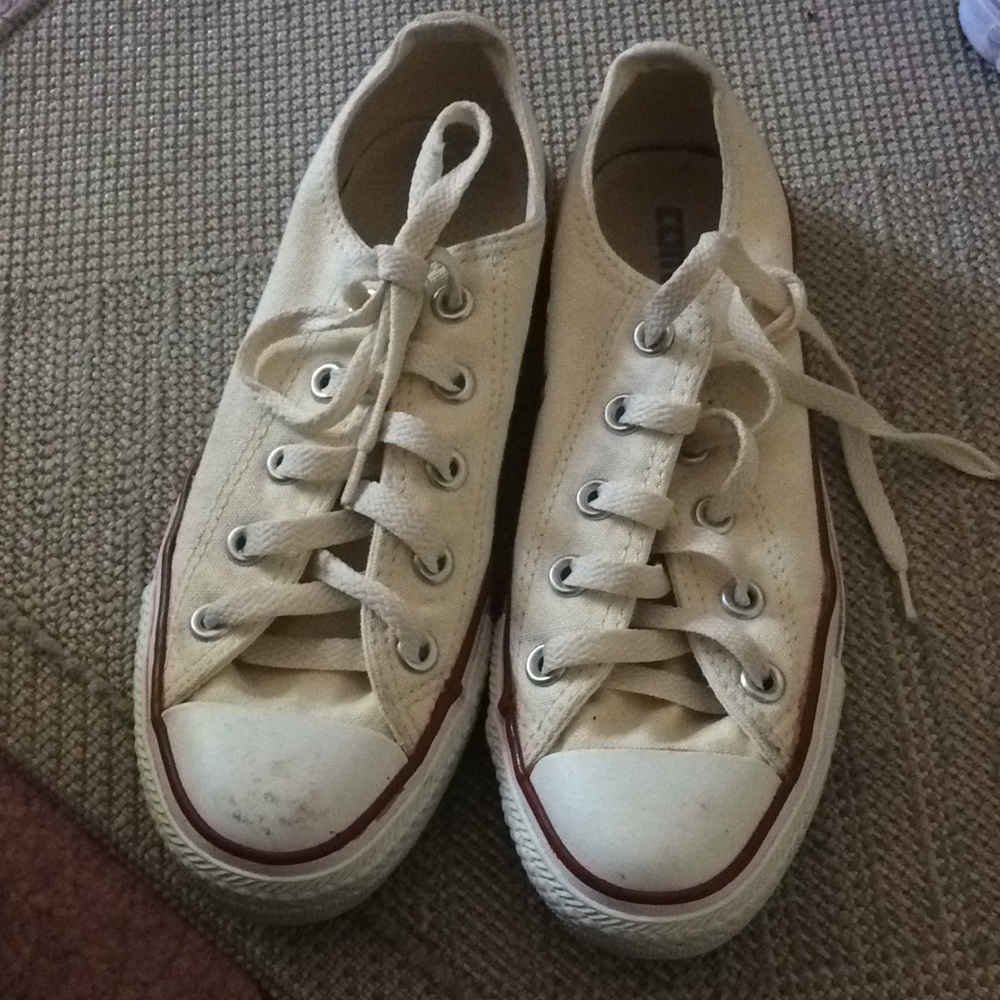 Cream size 3.5 men’s converse. 5.5 for women’s